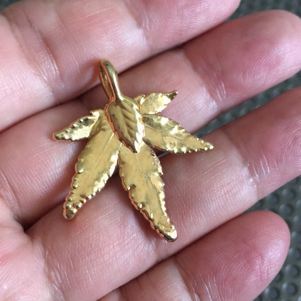 24k Gold Dipped Maple Leaf Pendant - image 3